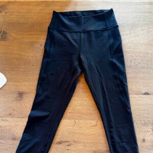 Lululemon Black High-Rise 7/8 Leggings Size 6 w/inside pocket